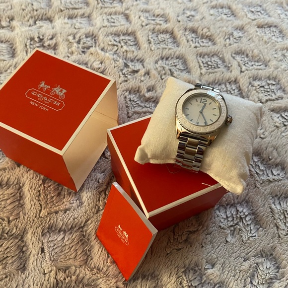Beautiful Coach watch, new. silver and white color. - Picture 4 of 6